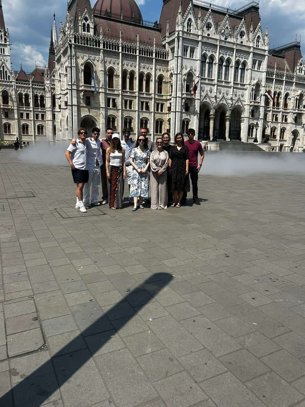JU Leipzig in Budapest, vor dem ungarischen Parlament