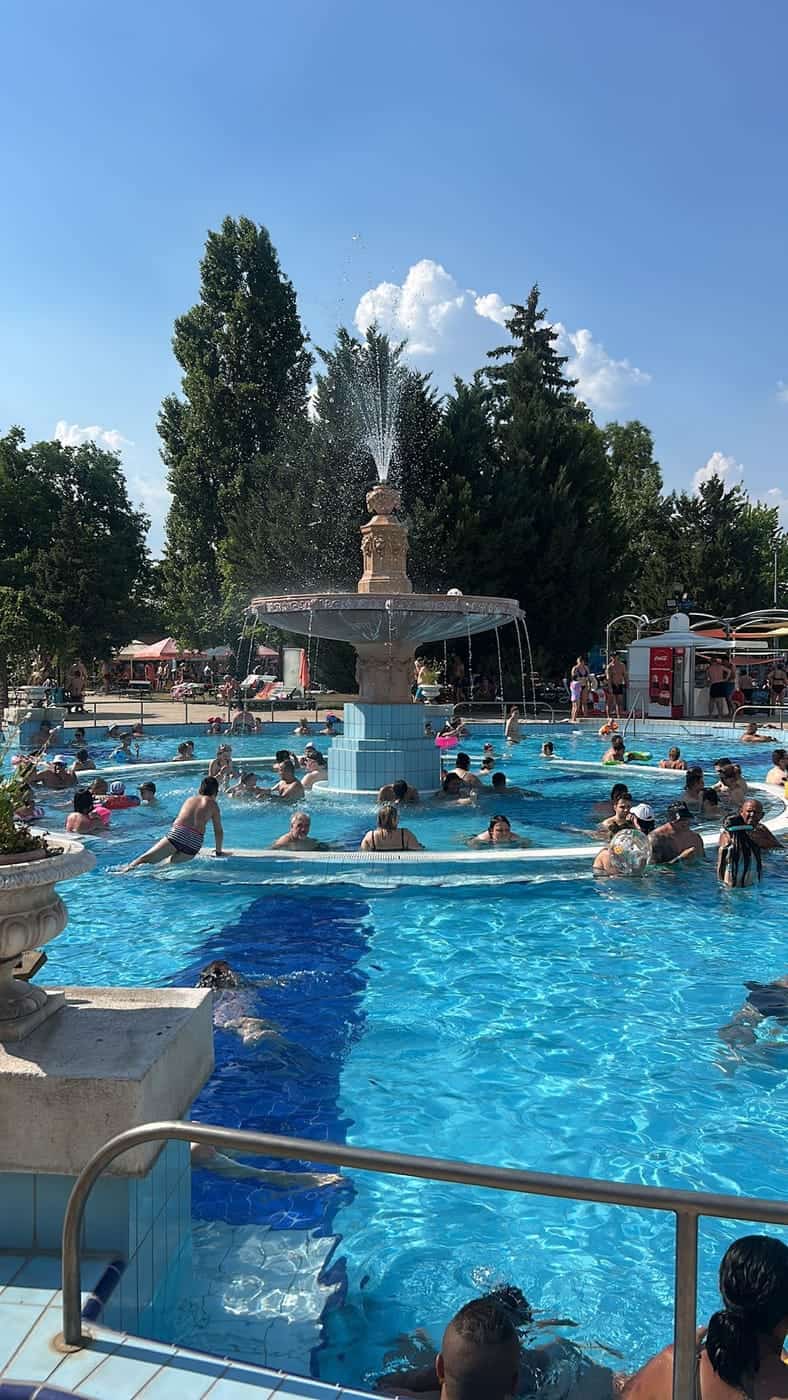 JU Leipzig in Budapest, im Széchenyi-Bad