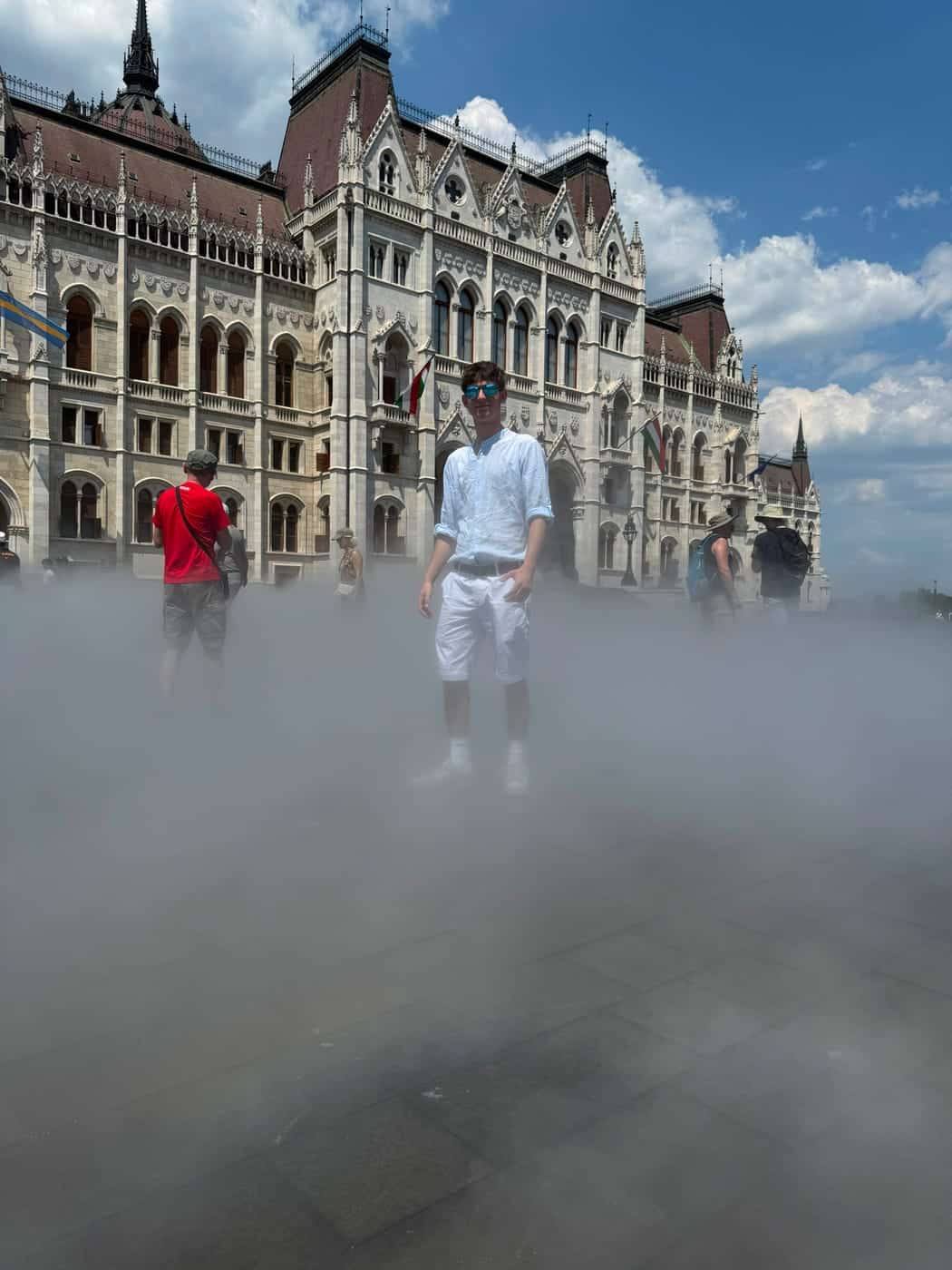 JU Leipzig in Budapest, das Parlament im Morgendunst