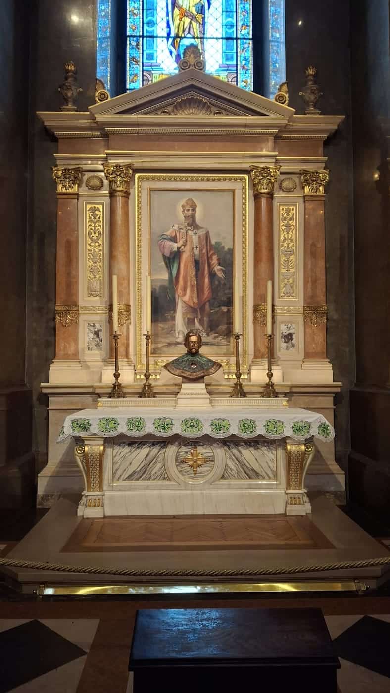 JU Leipzig in Budapest, Seitenaltar der St.-Stephans-Basilika