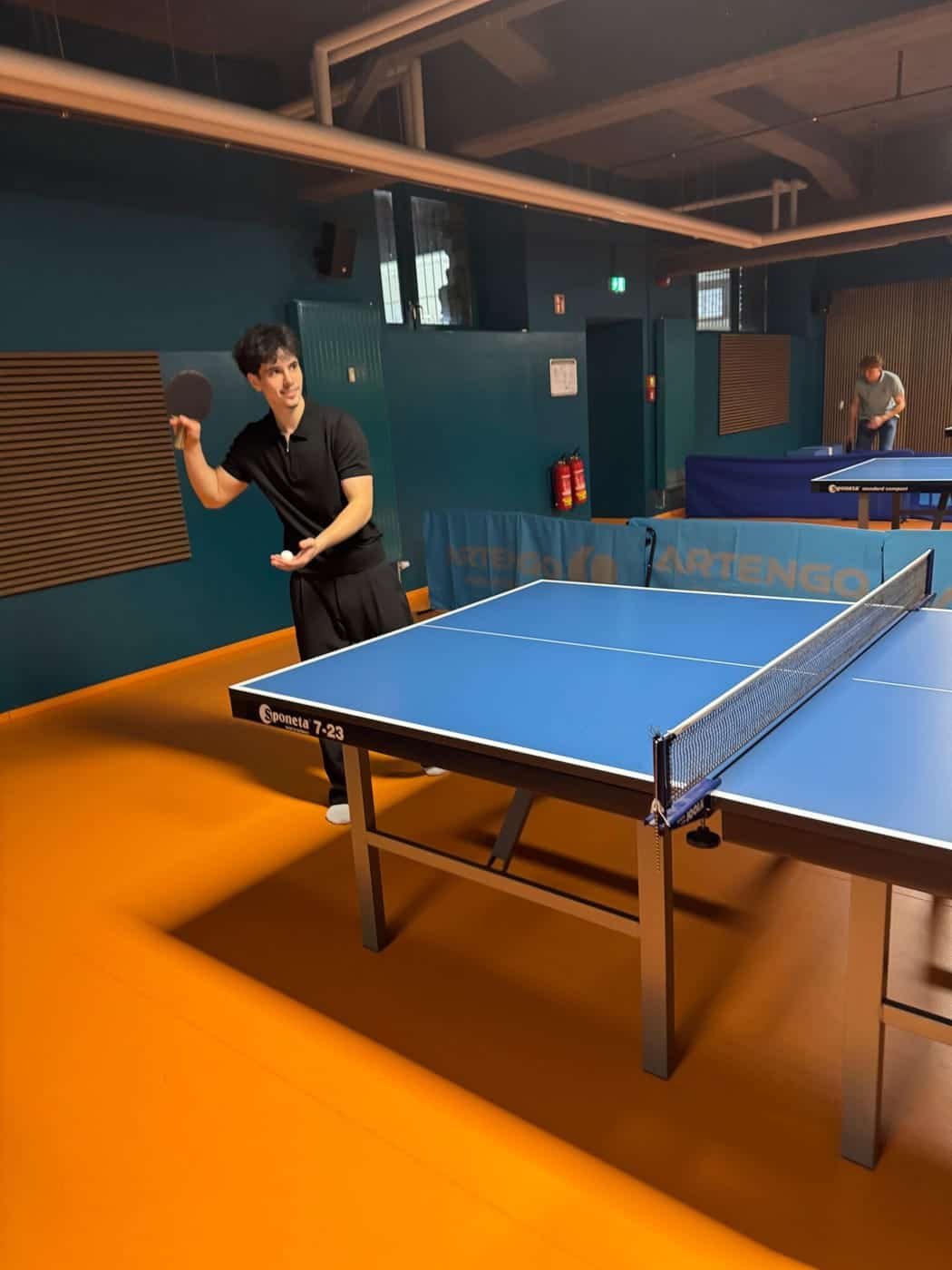Aufschlag an der Tischtennisplatte