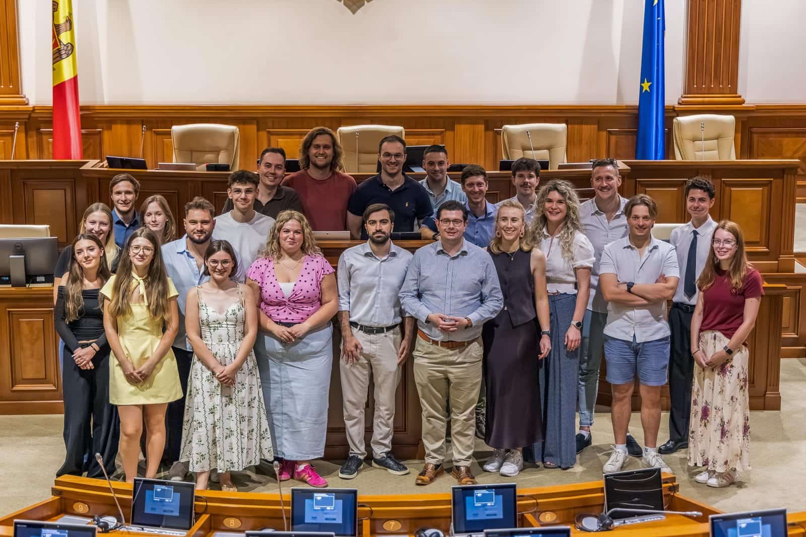 Die Delegation der Jungen Union im Plenarsaal des Parlaments in Chisinau